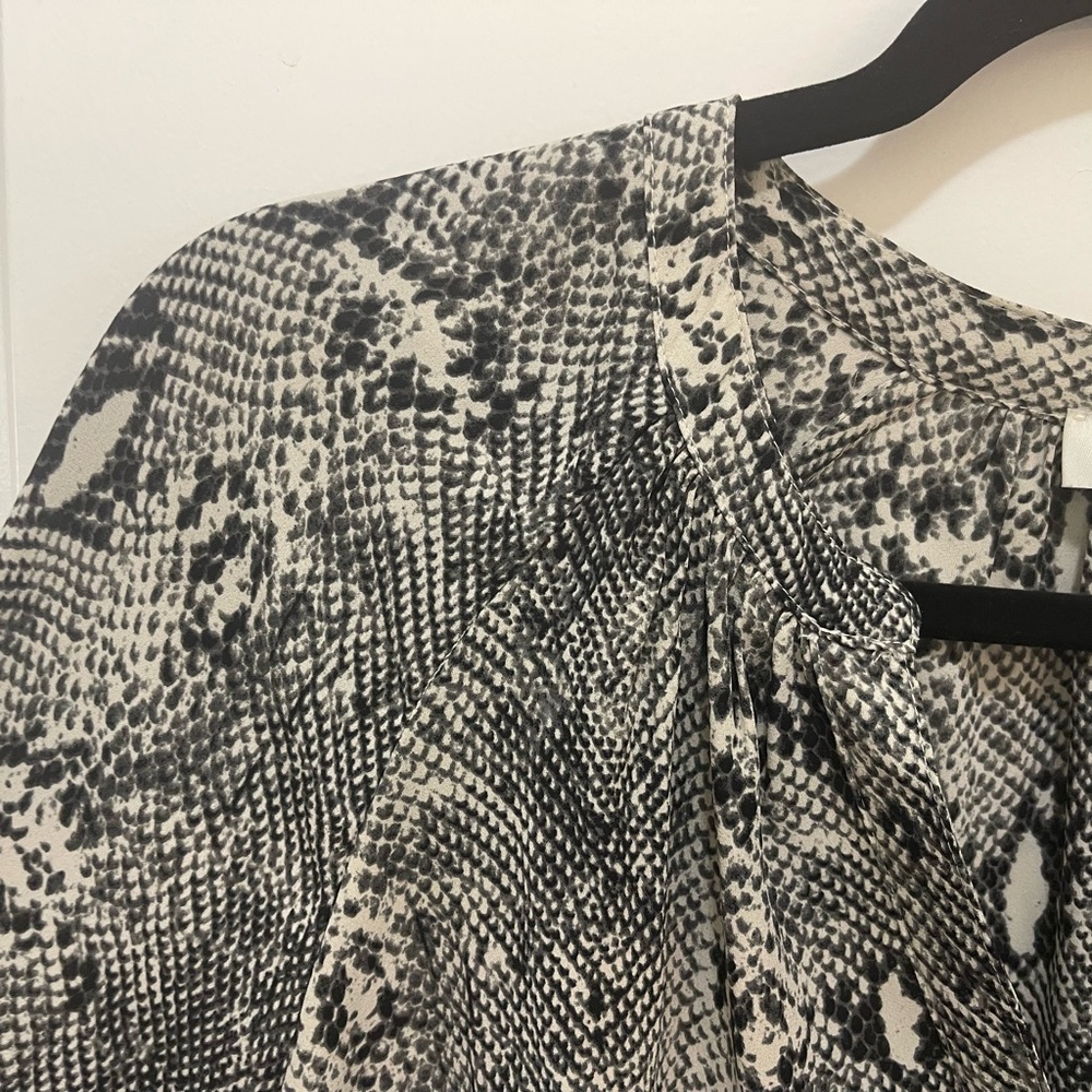 J. Crew Gray, White and Black Snake Skin Print Long Sleeve Blouse - Shirt size S - Picture 10 of 13